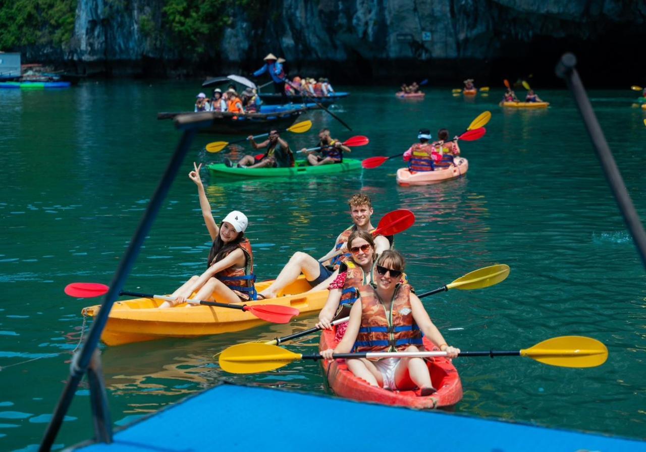 Hotel Aquamarine Premium Cruise Hạ Long Exterior foto