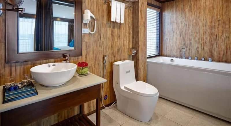 Hotel Aquamarine Premium Cruise Hạ Long Exterior foto